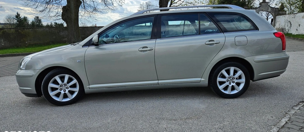 Toyota Avensis cena 15999 przebieg: 195236, rok produkcji 2005 z Wysokie Mazowieckie małe 211